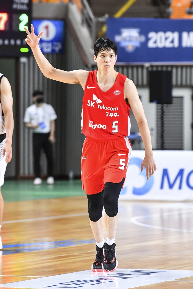  SK나이츠 김선형 소속팀 잔류 3년 계약 총액 8억원 최고대우