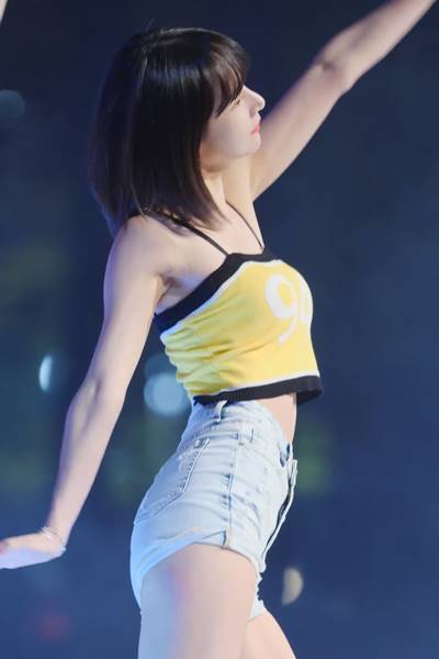  우주소녀 설아 끈나시 민소매