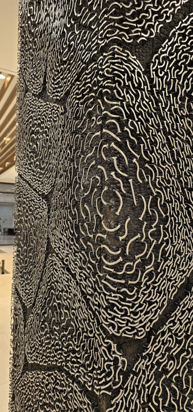 양평 현대블룸비스타 이재효 기둥 조각품 근접샷 3