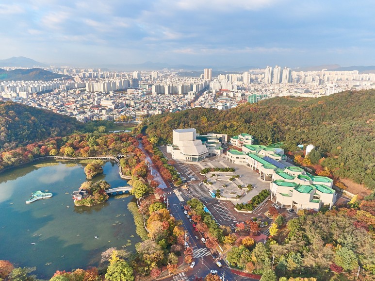 대구 국악원 대구문화예술회관, 국립남도국악원과 1