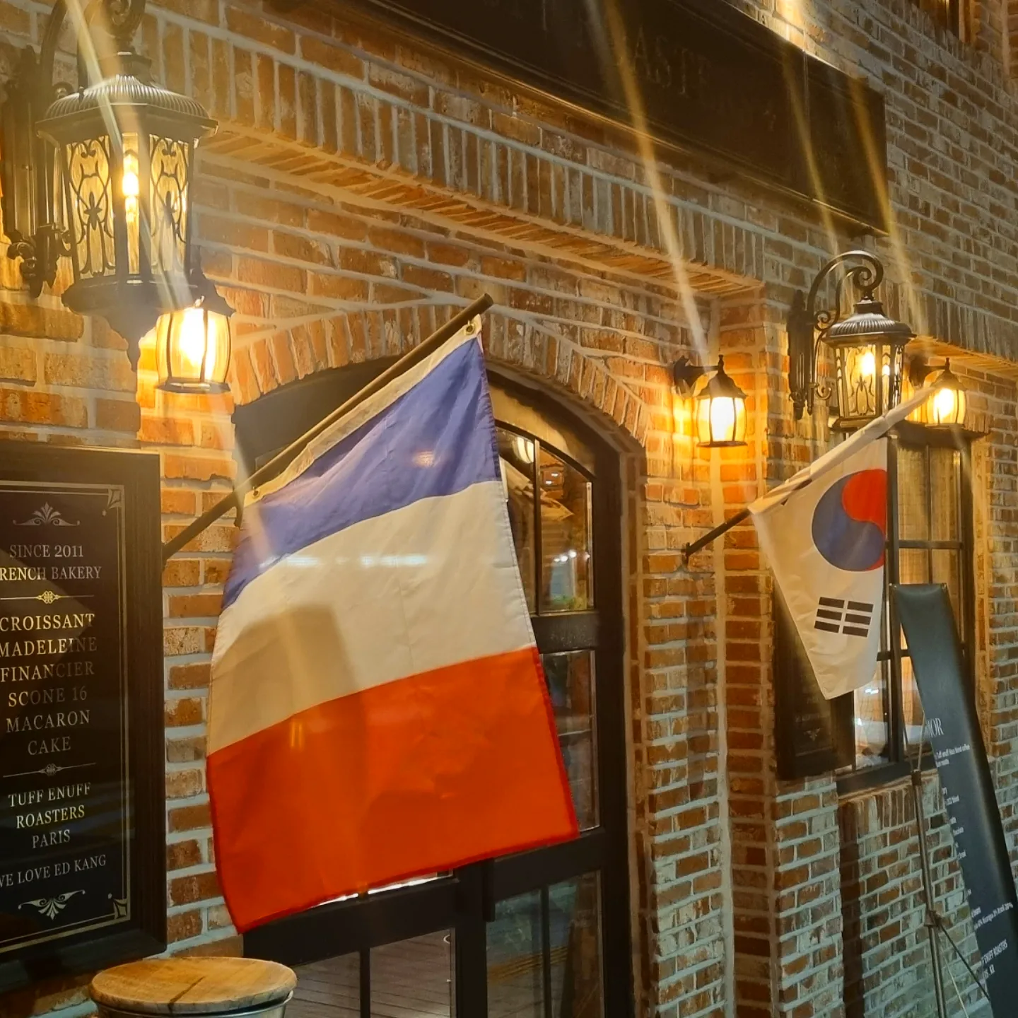 터프이너프로스터스 이미지