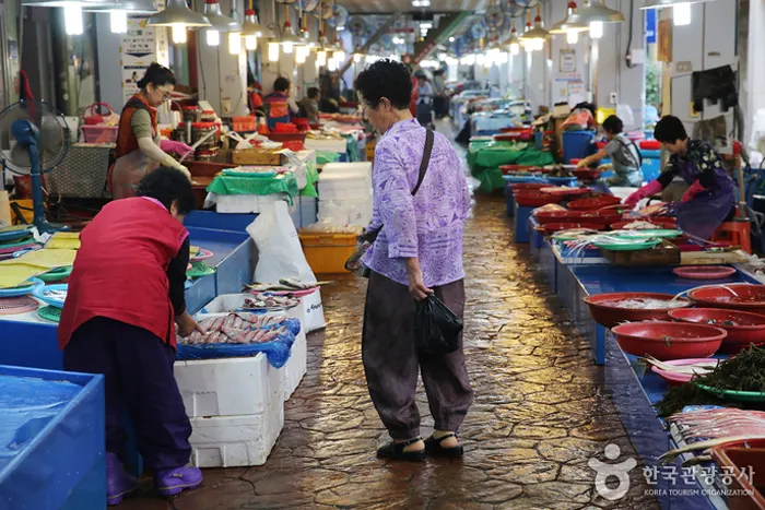 남해 전통시장 전경 이미지