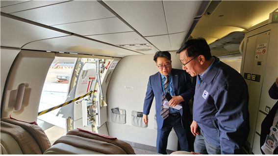  대구공항 착륙중 비상구 도어 열림 사고 조사