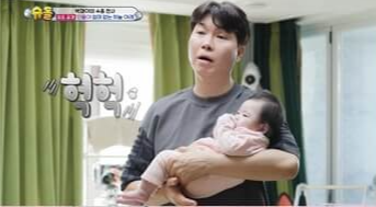55세 박수홍, 딸 위해 무릎 꿇은 날…‘진짜 슈퍼맨’의 육아 일기