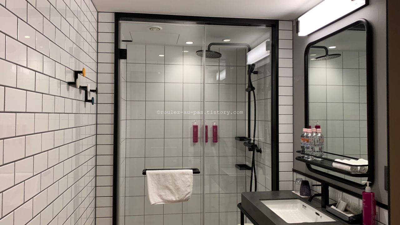 MOXY-KYOTO-RESTROOM