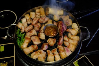 흑돼지 뼈삼겹
