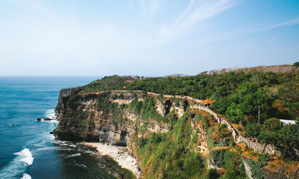 울루와뚜(Uluwatu) &ndash; 발리여행 절벽 위의 환상적인 선셋