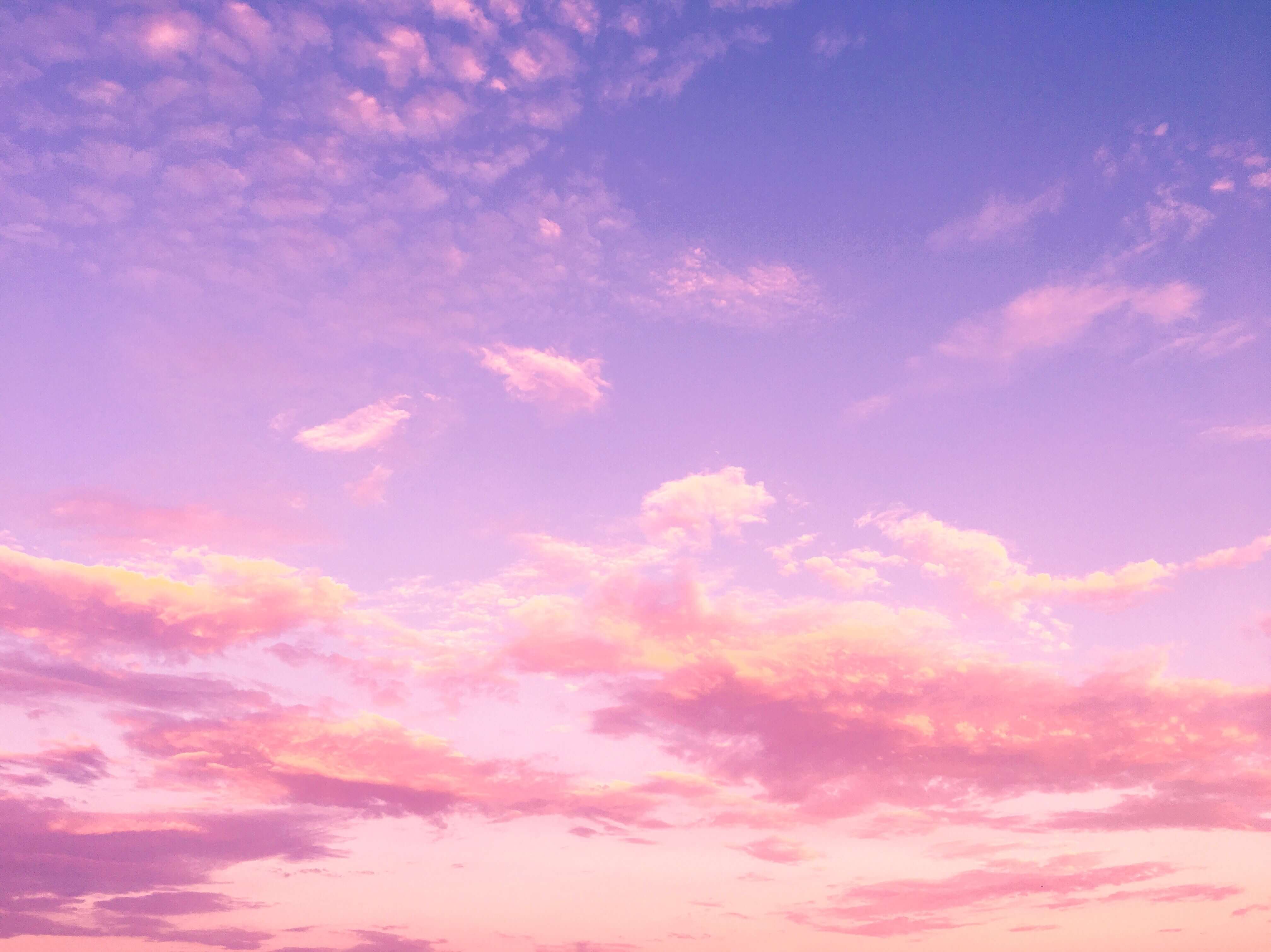 해질녁 핑크빛 하늘과 구름