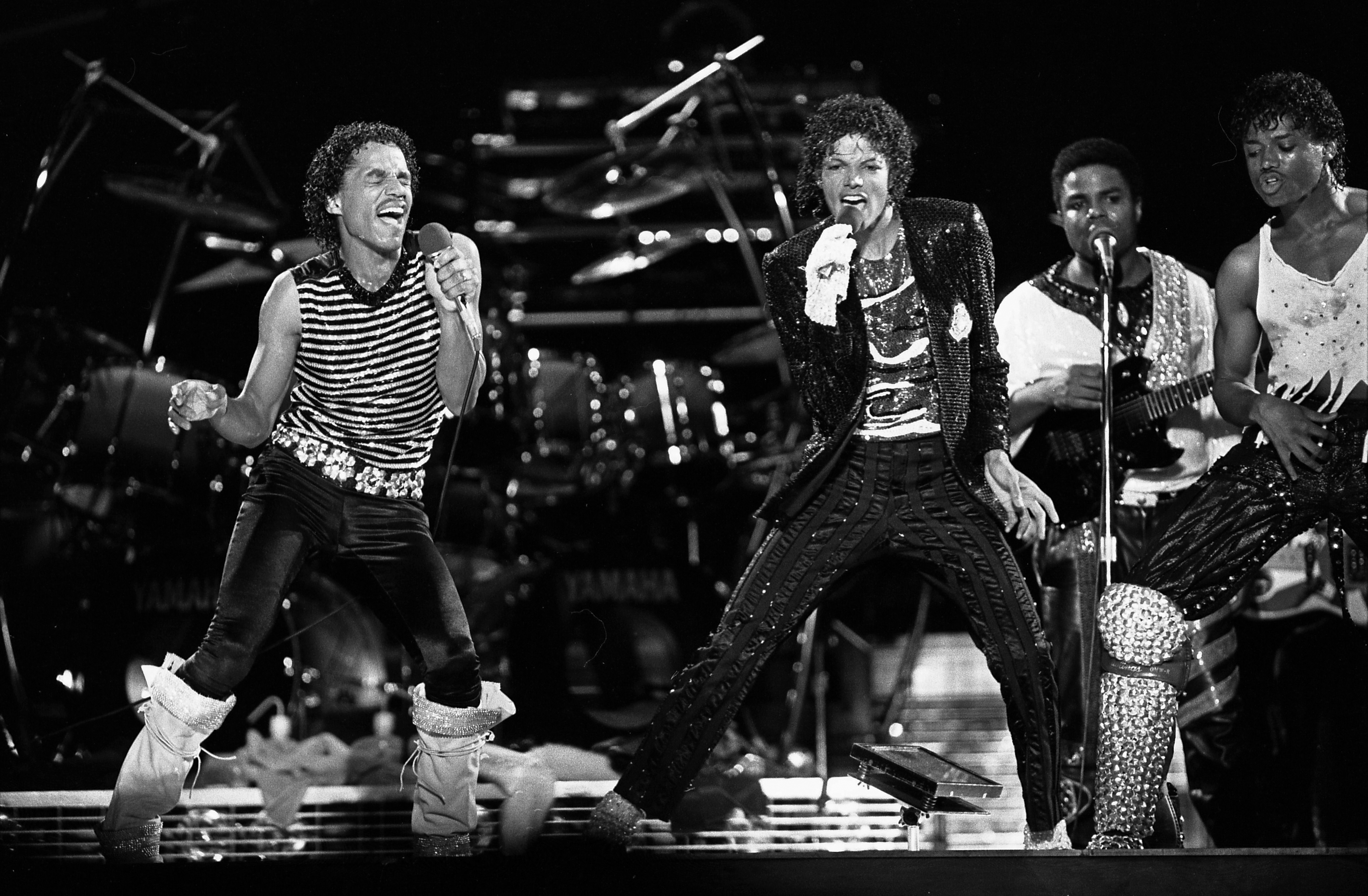 © The Jacksons performing during their Victory Tour at the Arrowhead Stadium in 1984 (Larry Davis - Los Angeles Times, Wikipedia)