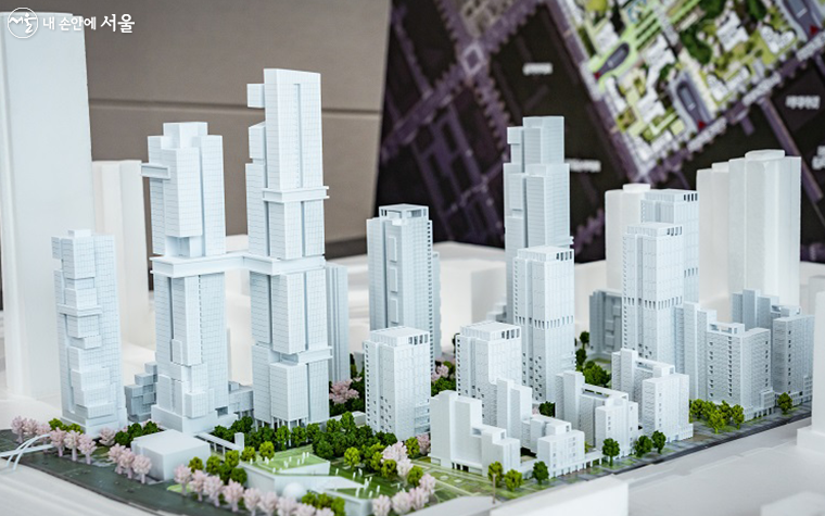 여의도 시범아파트가 신속통합기획안을 확정하고 최고 65층, 2,500세대로 재건축된다.