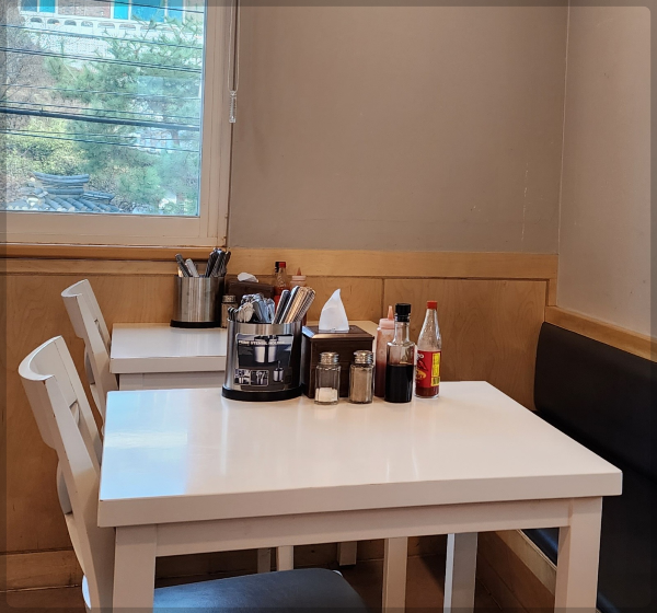 테이블-소스-수저통-냅킨