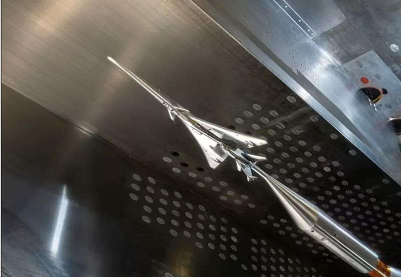 마하 1.4 초음속 여객기'콩코드의 아들'은 지금 테스트 중 VIDEO: ‘Son of Concorde’ warms up: NASA completes wind tunnel tests on a model of its ‘quiet’ supersonic jet