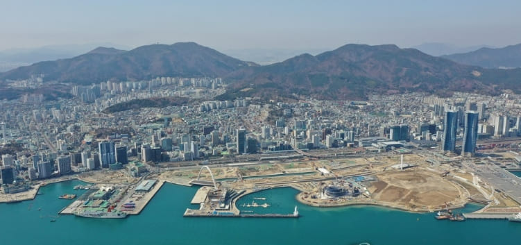 부산항 북항 146년 만 역사적 개방...시민의 품으로 돌아오다