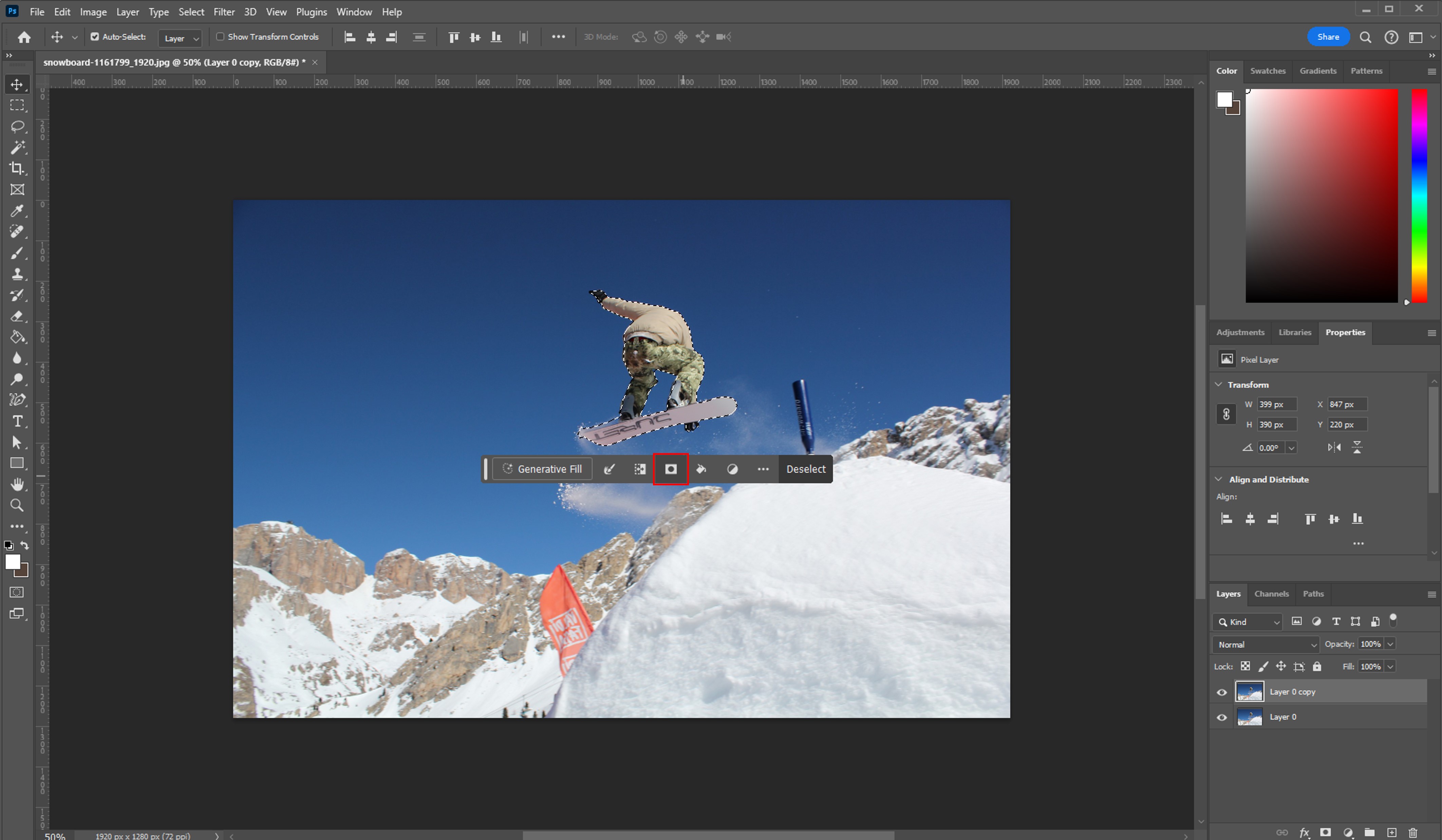 남자가 산에서 보드 점프하는 사진