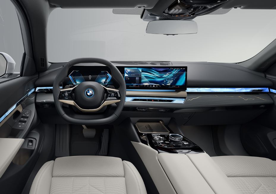 2024 BMW 5시리즈 투어링 플러그인 하이브리드