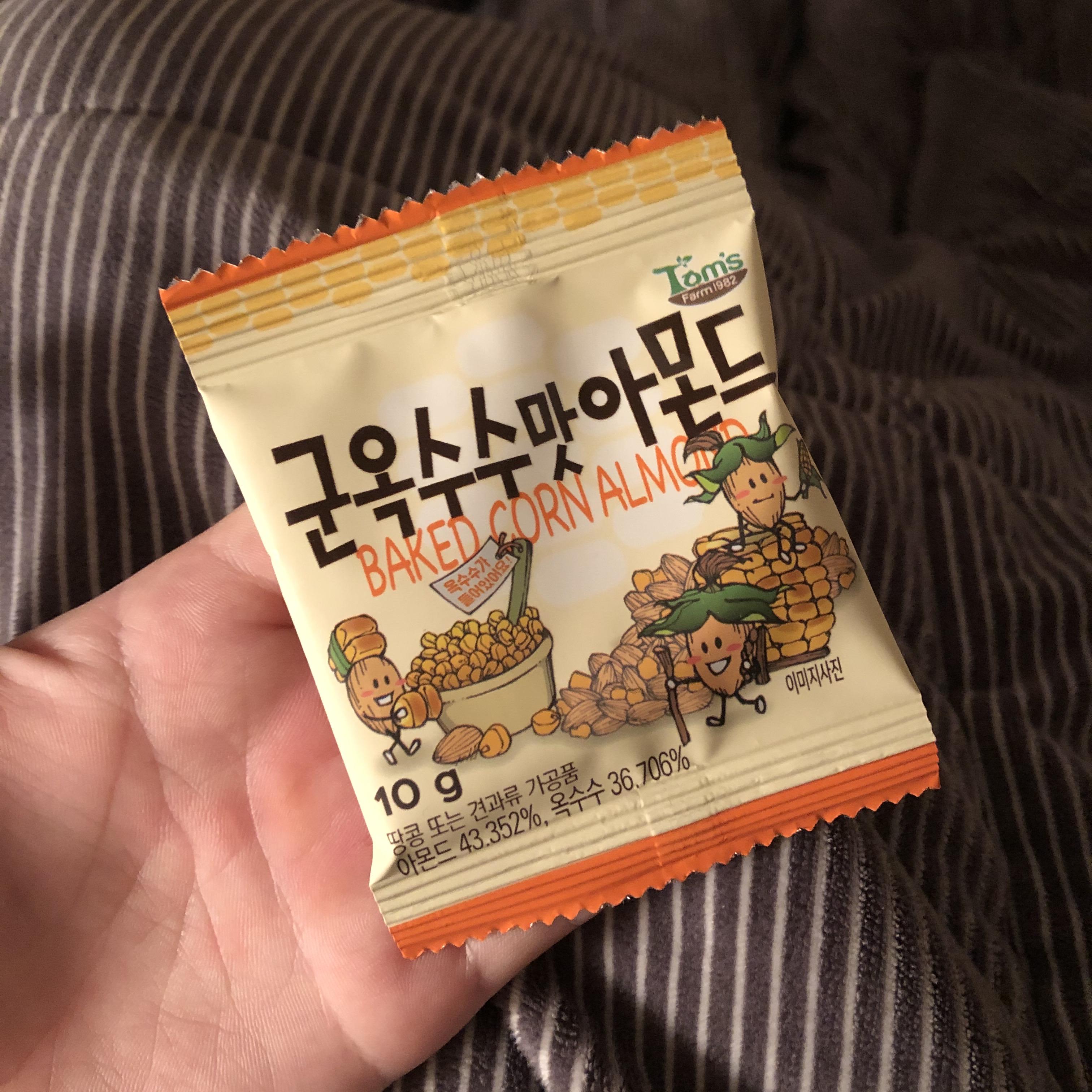   갈림양행 Tom's farm 탐스팜 시리즈. 군옥수수맛아몬드.