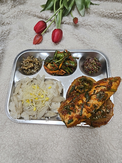 부추 간장양념장 하나로 두가지 요리! 고등어무조림&amp;우엉밥 식판 레시피