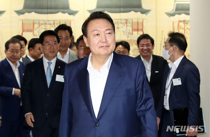  尹, 지지율 하락 '비상'에 경제 올인..반등 모멘텀 찾나