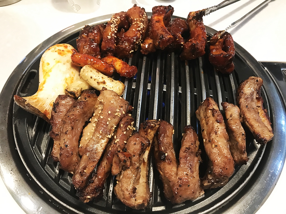  웨스턴돔 고기집 손으로 잡고먹는 손오공 쪽갈비 껍데기까지~