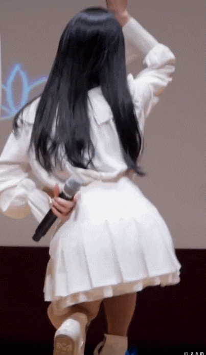  베리굿 조현 테니스치마 무대 노출