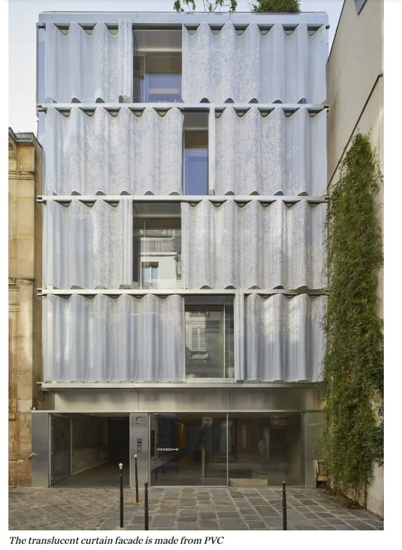  이동식 PVC 커튼으로 개조된 1970년대 파리 사무실 Moussafir Architectes retrofits 1970s Paris office with movable PVC curtains