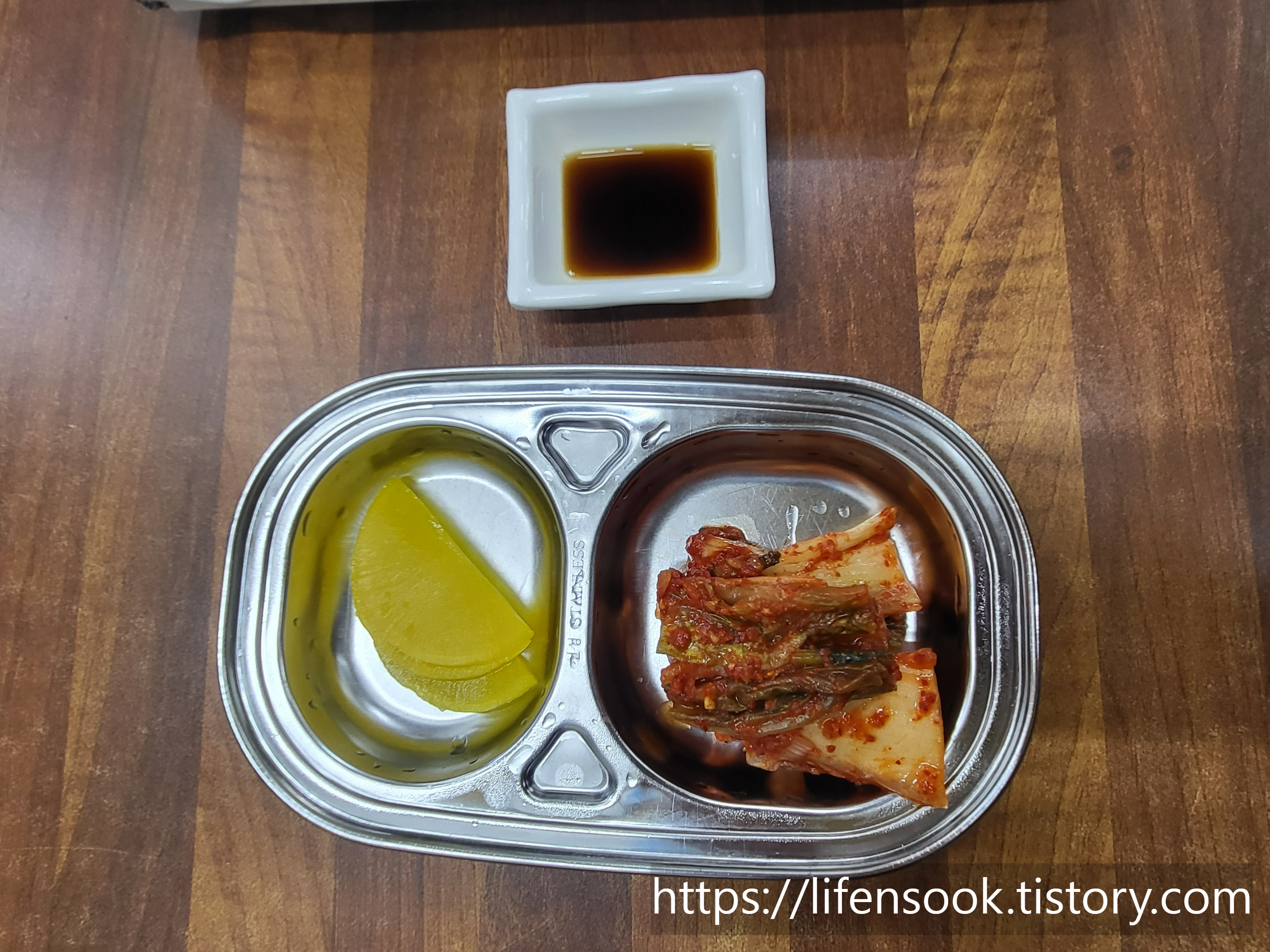 민속촌칼국수 반찬과 간장