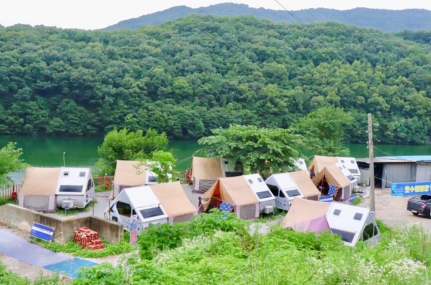 호수 카라반 캠핑장