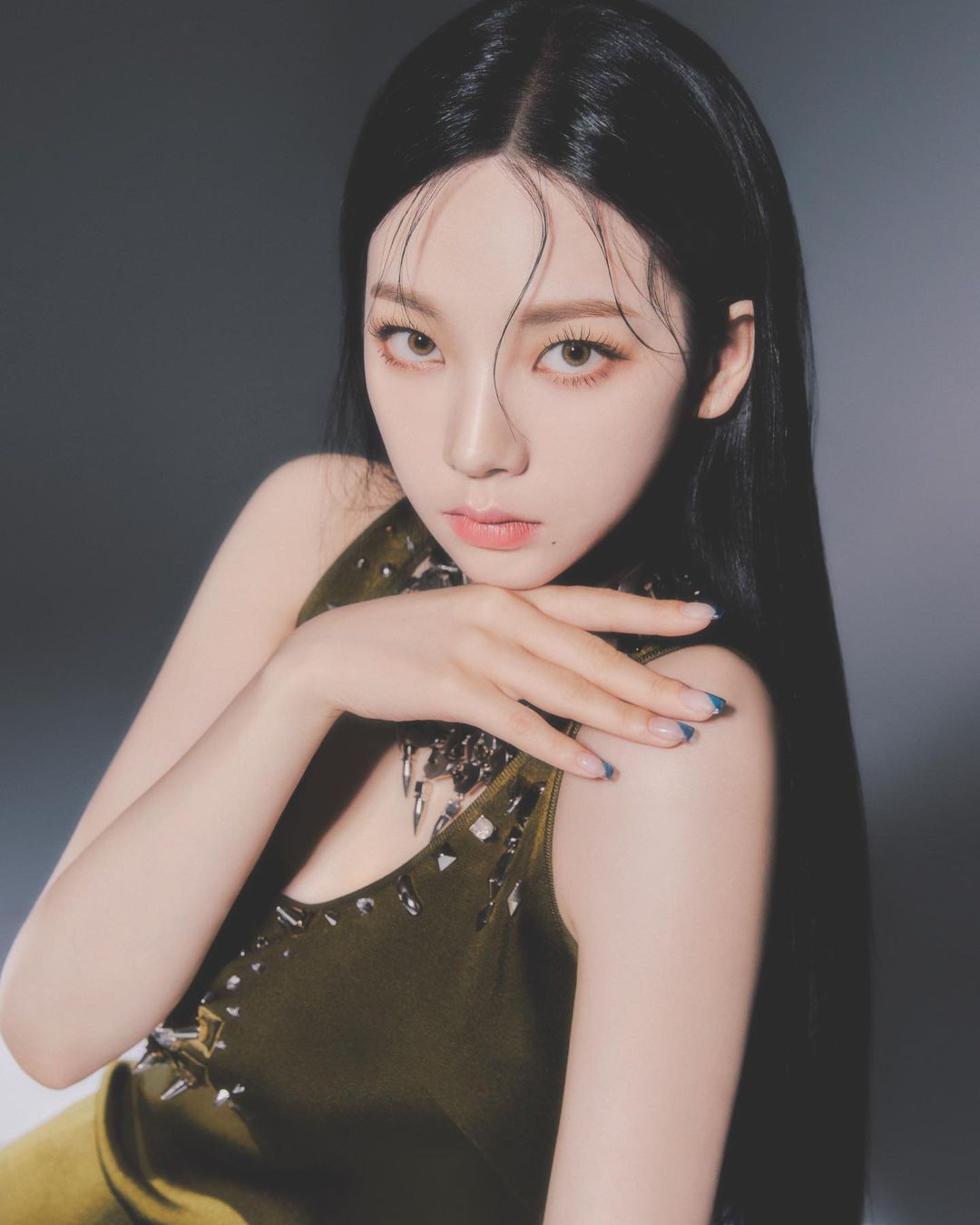  에스파 카리나 인스타 지방시 패션 사진
