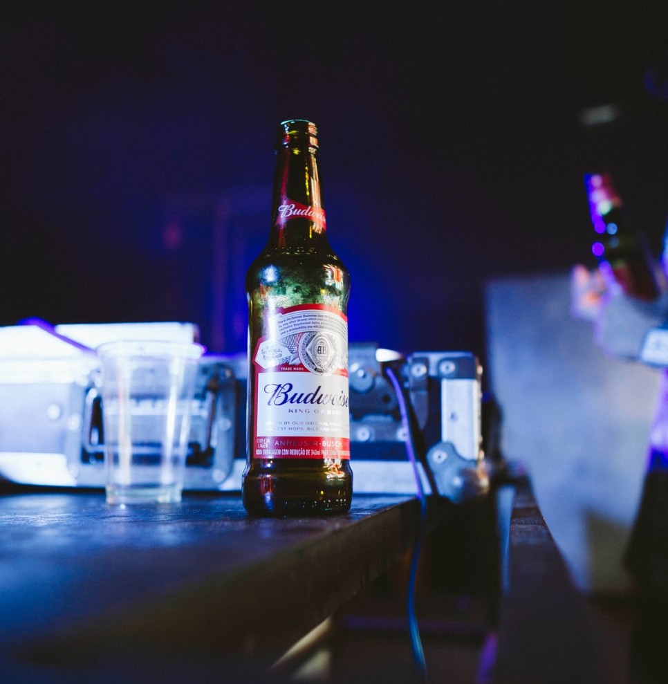  세계 1위 맥주 회사 '안호이저 부시'에서 에코백을 제작. 두꺼운 고급스럼 크로스끈 안주머니 가방깔판 자석똑딱이