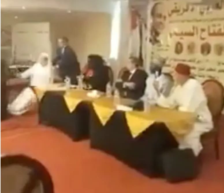 사우디 사업가&#44; 연설 도중 사망 충격적 순간 VIDEO: Saudi businessman Muhammad Al-Qahtani dies mid-speech in shocking video