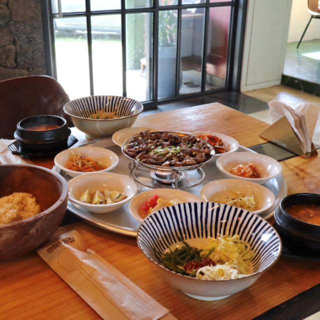  집밥 느낌의 정갈한 석쇠불고기와 청국장! 달팽이식당!