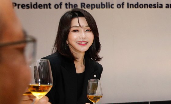  尹 20%대 초반 찍은 날, 野 김건희 국조·인적쇄신 거친 공세