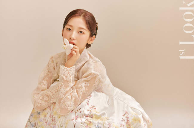  선녀 강림한줄....오마이걸 아린! 롤모델 수지 한복화보 오마주 [화보]
