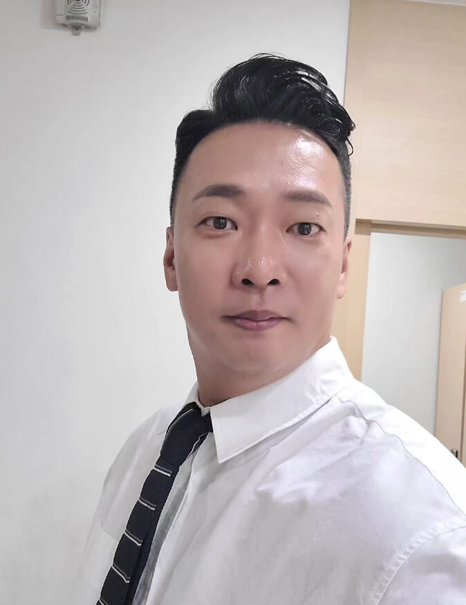 넥타이를멘-남성의모습