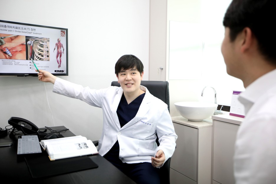 청주 흥덕구 신경외과 경추성 두통의 원인을 바로잡아 19