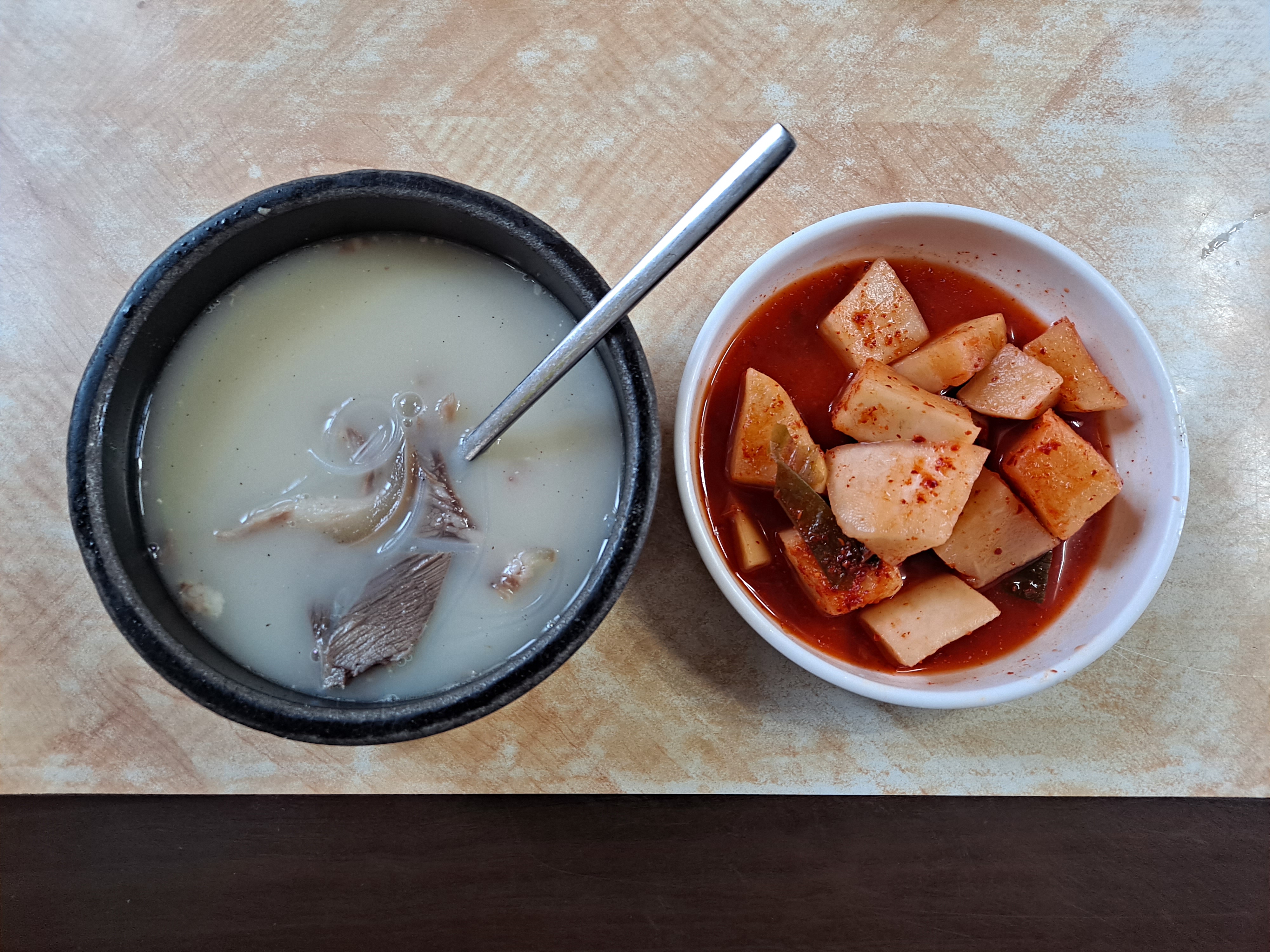  구수한 서민의 한 끼, 설렁탕(Ox Bone Soup)