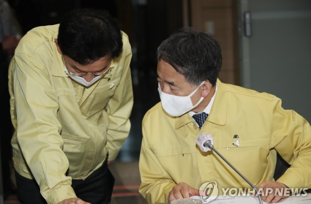  클럽 코로나 확산새로  등교시기에  학부모 불안이  커