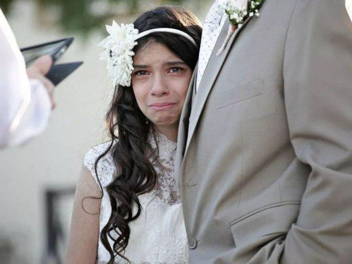 "전세계를 울린 결혼식" 11살 소녀와 65살 노인이 올리는 결혼식에서 하객들은 눈물을 펑펑 흘릴 수 밖에 없었습니다.