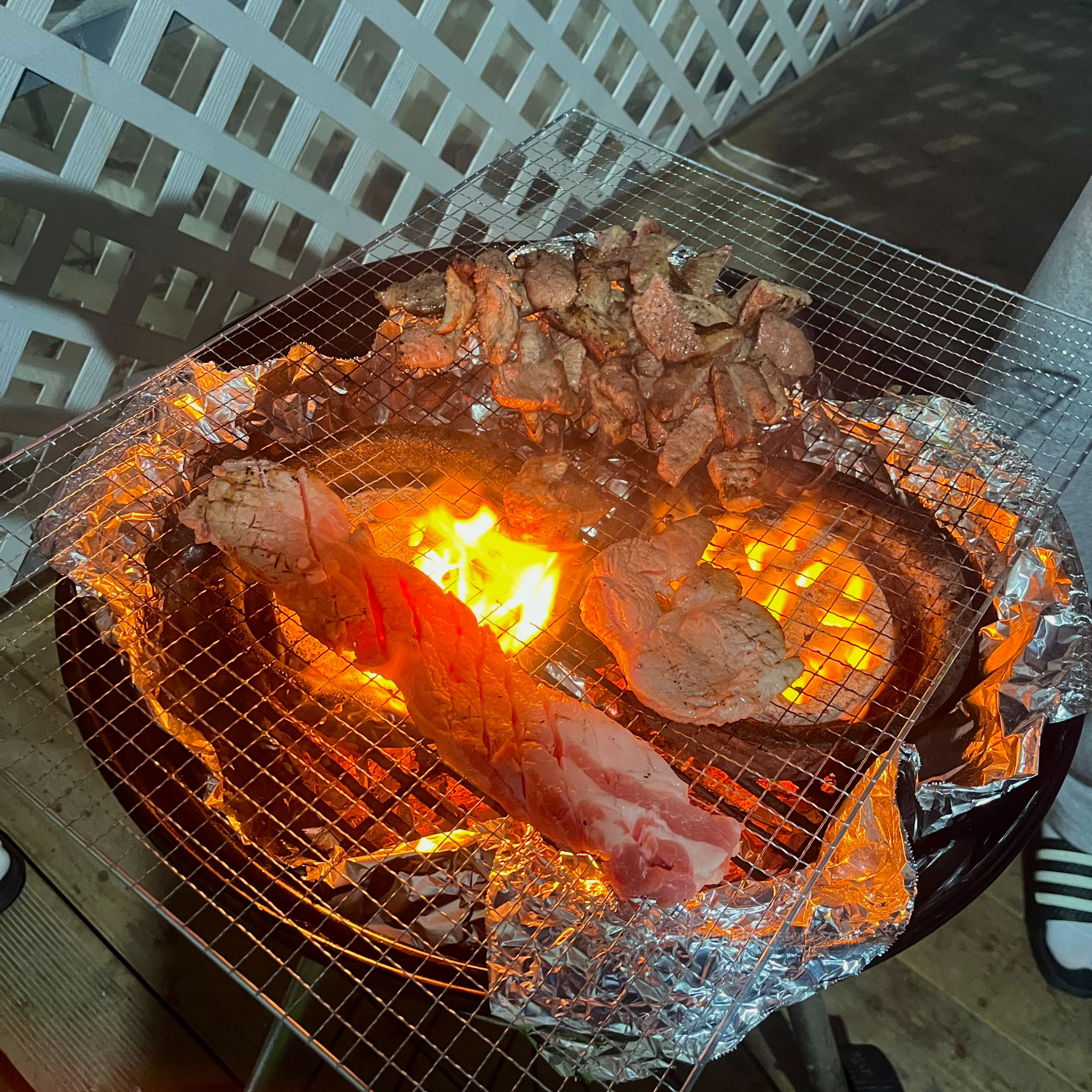 태안 센티마르 펜션에서 고기 굽는 사진