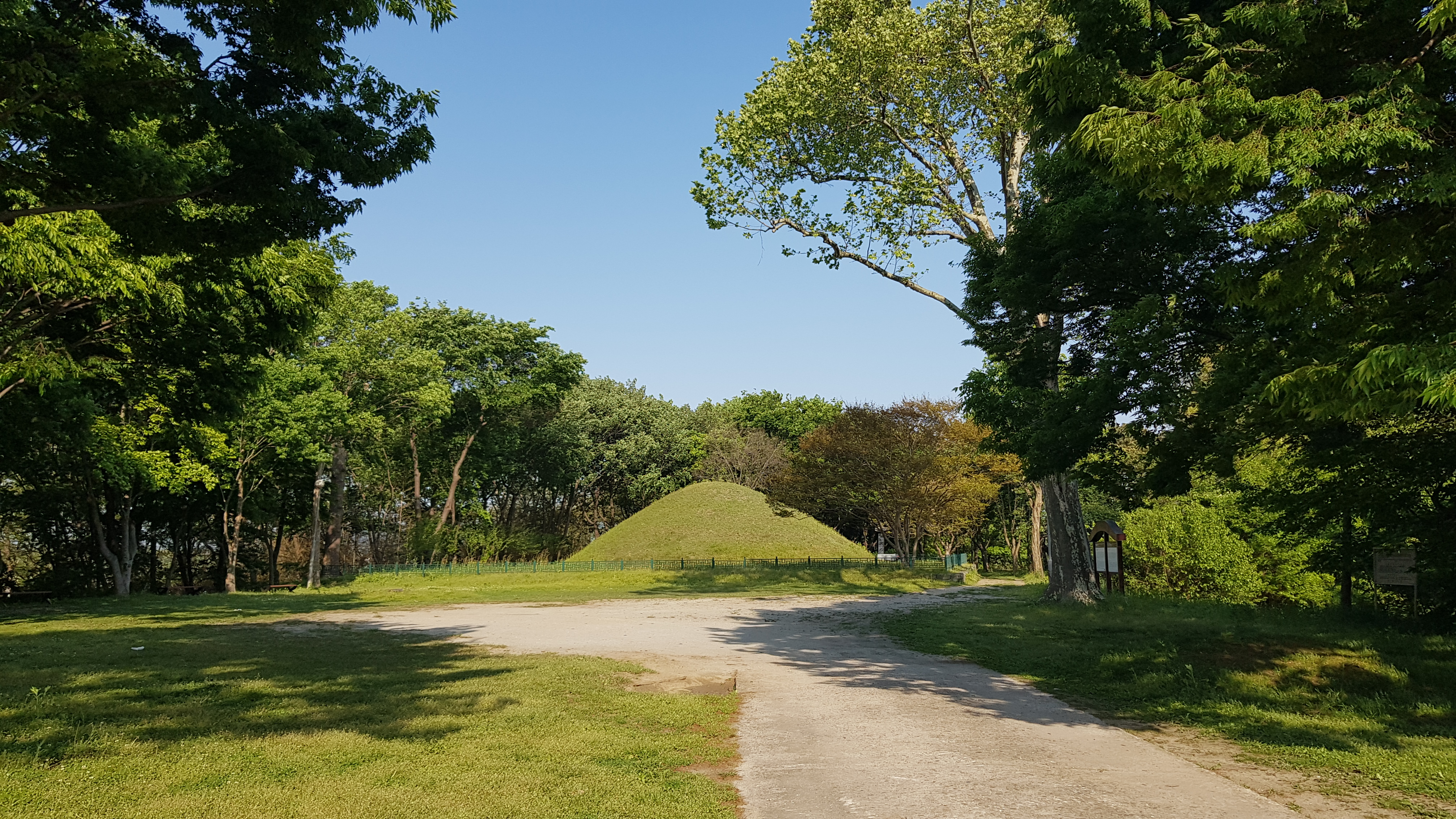 논산 견훤왕릉(甄萱王陵)