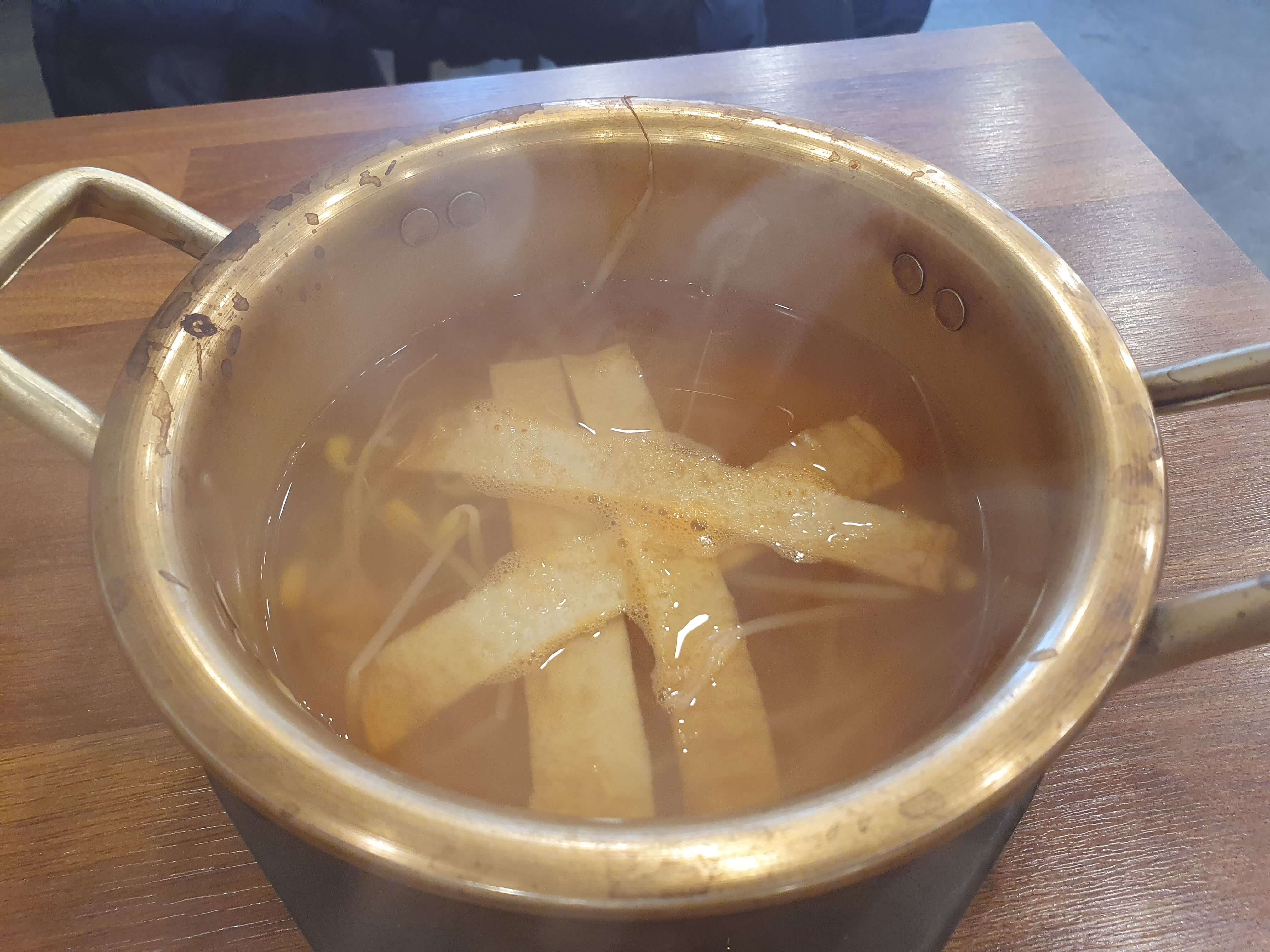 초읍동(어린이대공원) 한방왕족발 어묵콩나물국