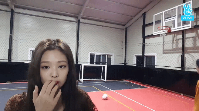  블랙핑크 제니랑 지수랑 실내축구