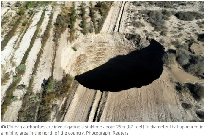 칠레서 초대형 싱크홀 발생 VIDEO: Sinkhole larger than tennis court has Chile perplexed