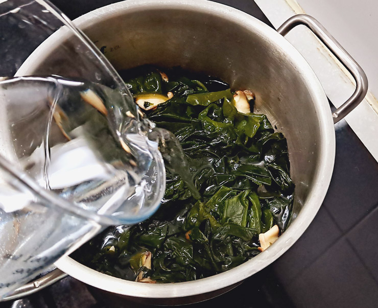 미역국 끓이는 방법 쫄깃~ 표고버섯 들깨미역국 고기없이 8