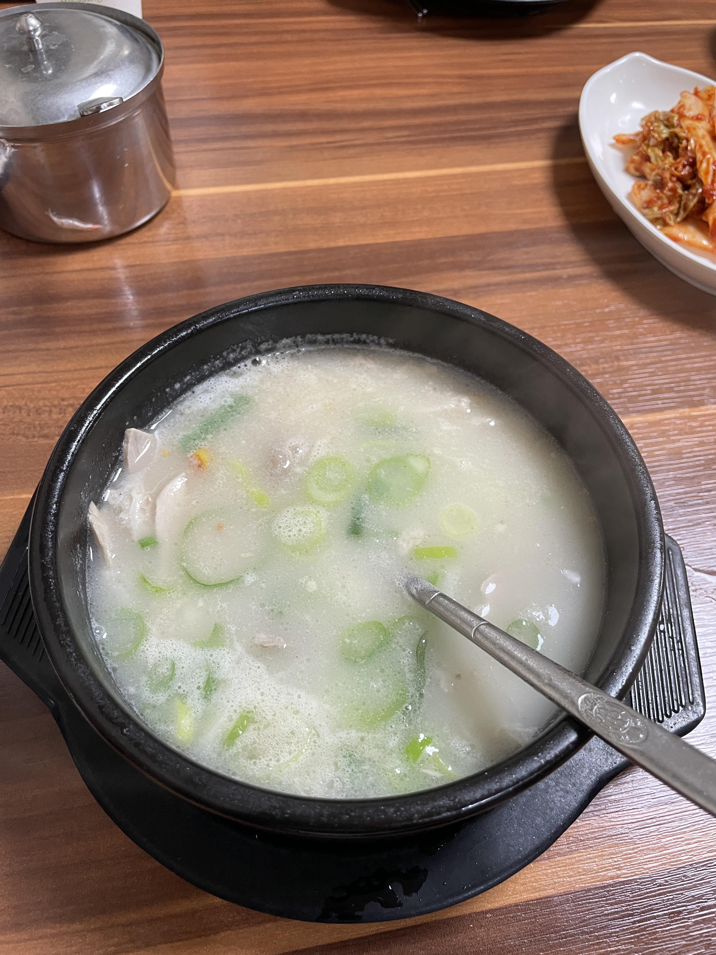  줄서서 먹는 부산 재송동 양산 왕 돼지국밥