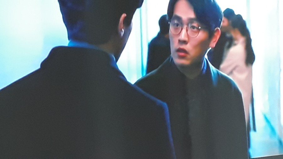 침입자(2019) 미스터리 공포 스릴러 한국영화 102분 감독 송원평 출연 송지효 김무열 예수정 최상훈 서희정 33