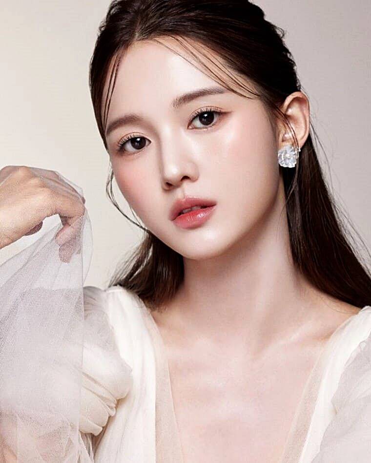 배우-남보라