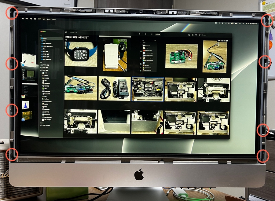 전면 유리 제거 후 좌우측 8개의 볼트 위치