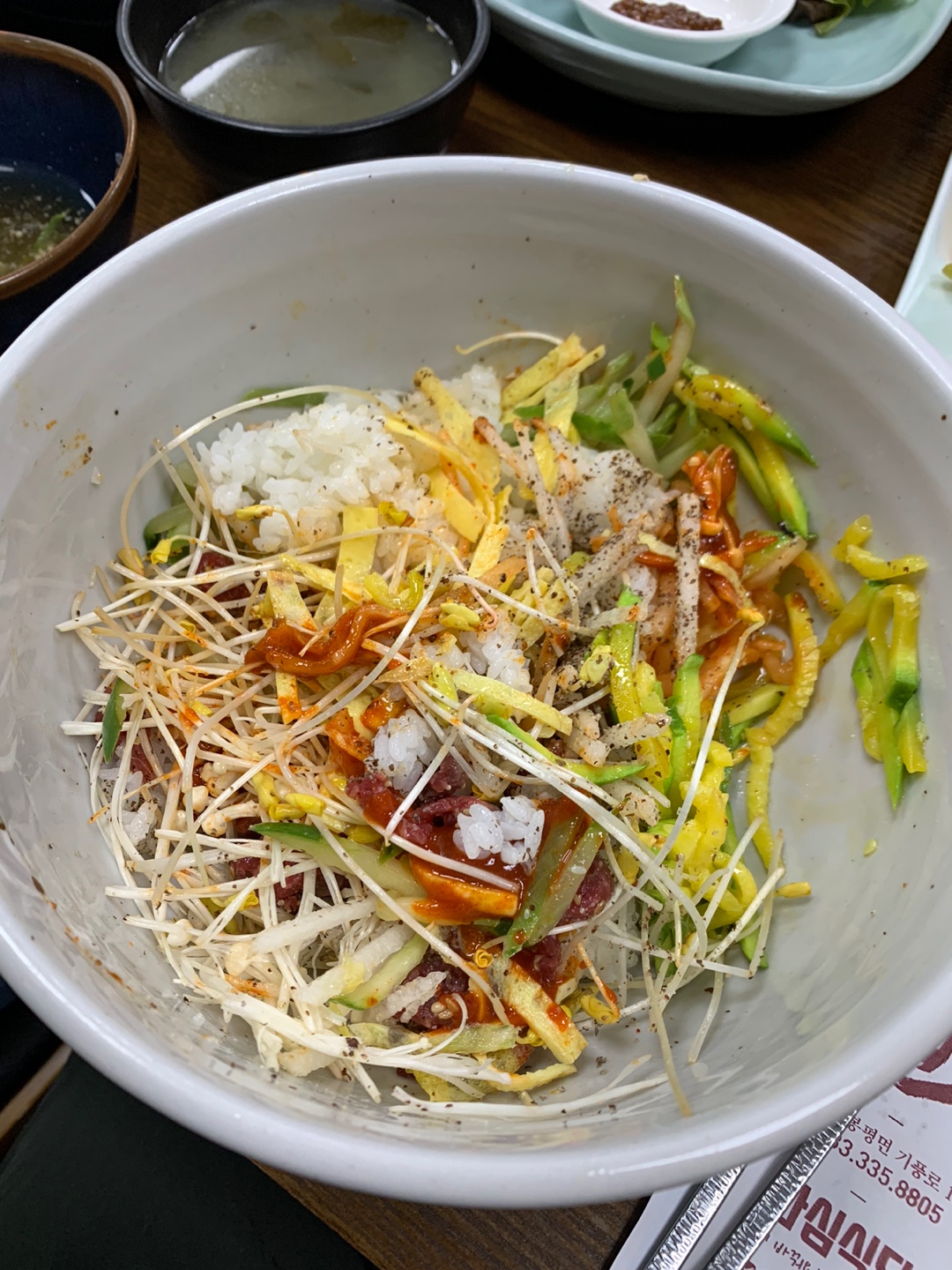 메밀싹 육회 비빔밥