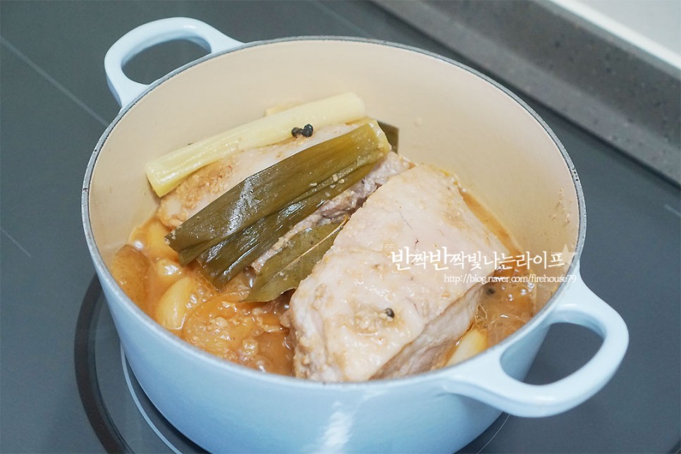 만들기 삼겹살수육 보쌈김치 맛있게~ 무수분 수육 보쌈 무김치 27